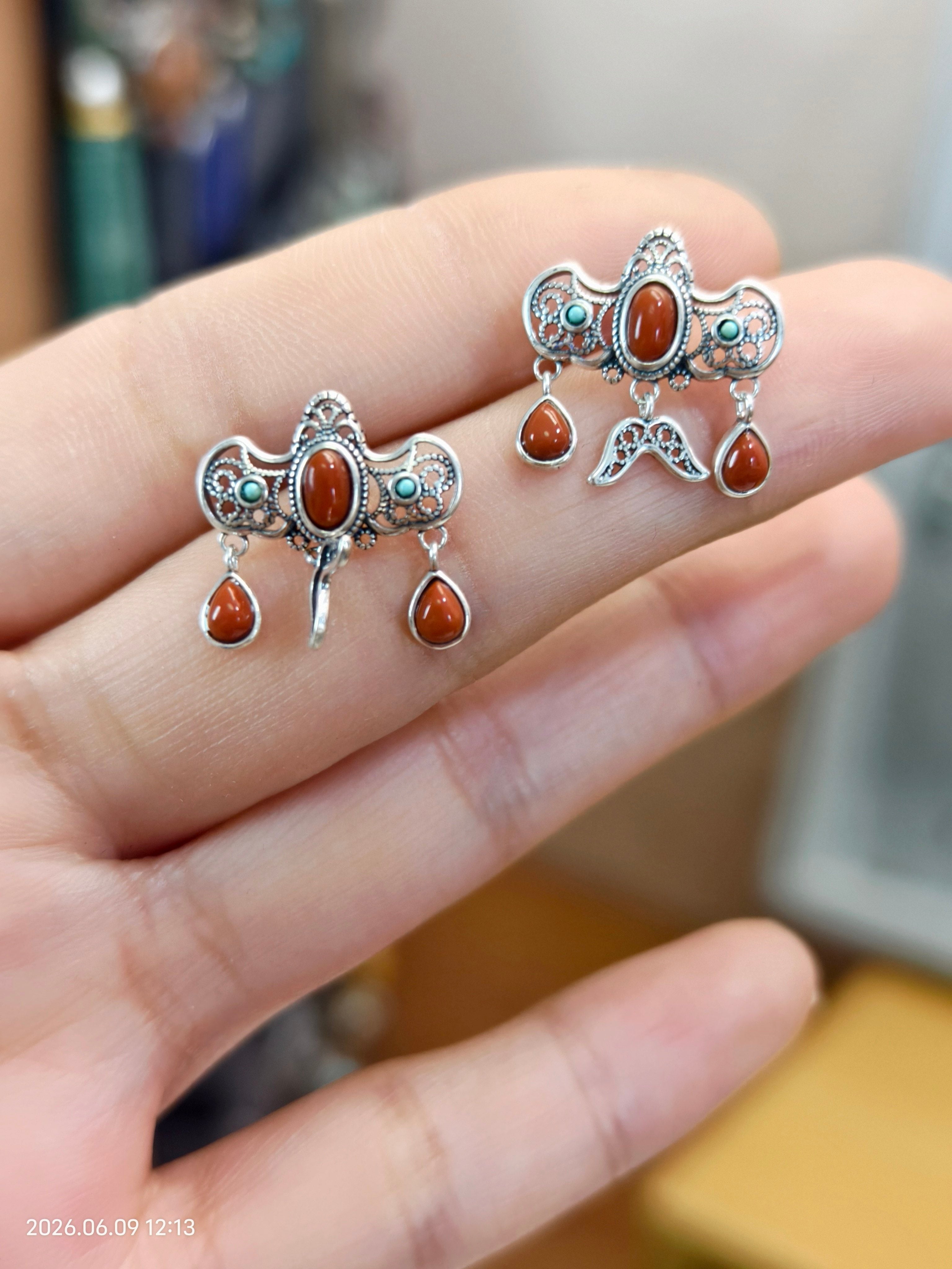 S925 pure silver natural turquoise stud earrings for women, vintage ethnic style earrings, and ear hooks with a niche and sophisticated design