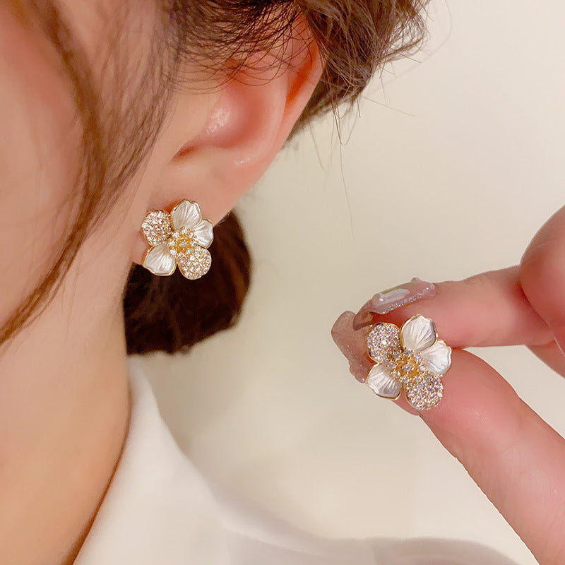 S925 Silver Needle Light Luxury Unique Temperament Sweet Micro-Floral Stud Earrings for Women Niche Design High-End Personalized Earrings