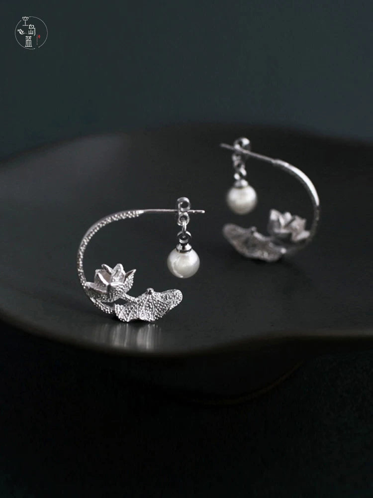 Qingsi Hongyan Sky Island Blue 925 silver artistic fresh Chinese half-moon lotus pearl earrings elegant ancient-style earrings