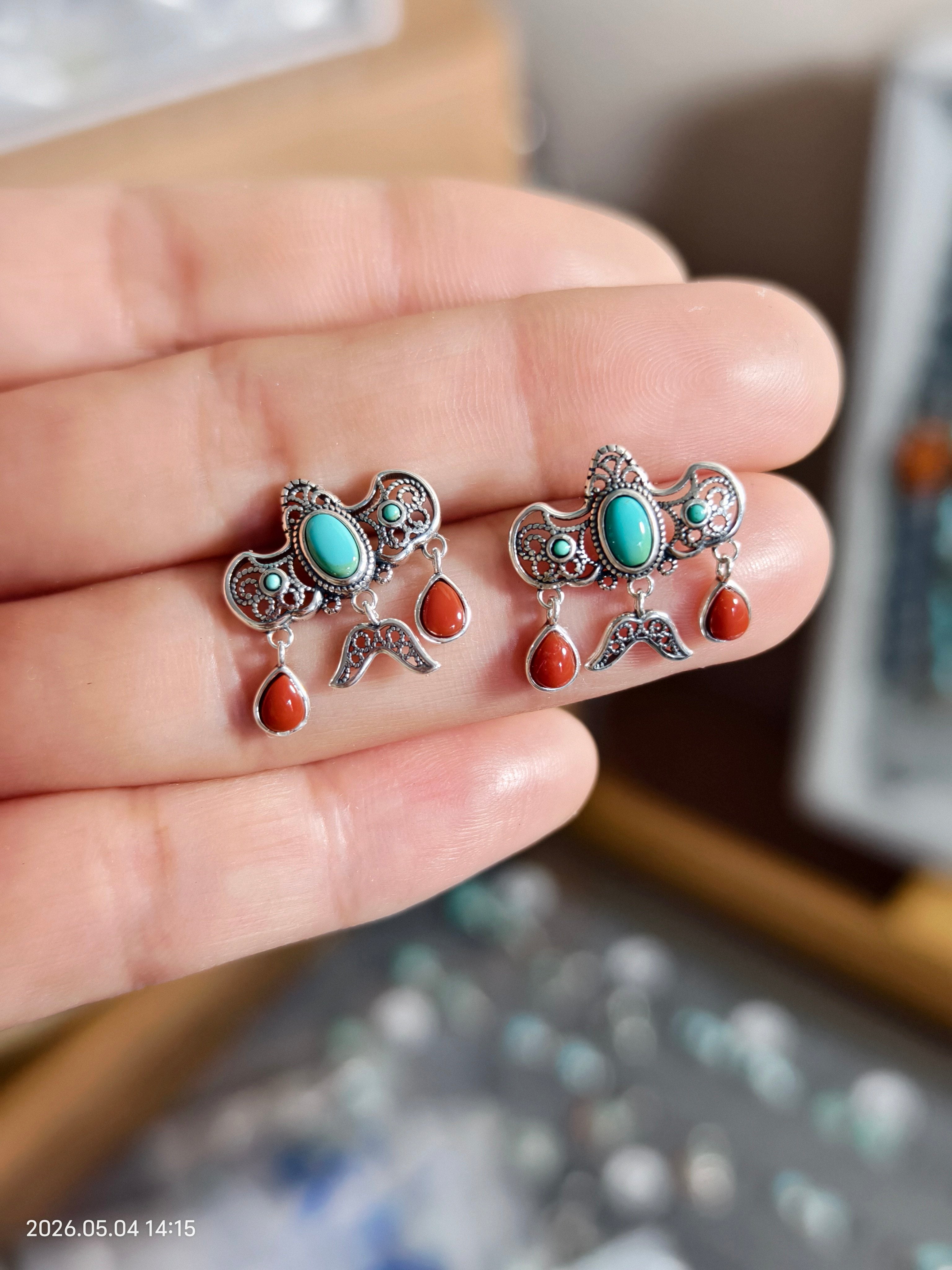 S925 pure silver natural turquoise stud earrings for women, vintage ethnic style earrings, and ear hooks with a niche and sophisticated design