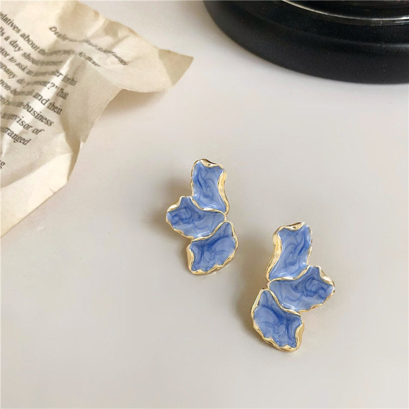 S925 silver needle three-leaf petal stud earrings are fashionable and versatile, temperament earrings are niche and unique, light luxury, and high-end earrings for women