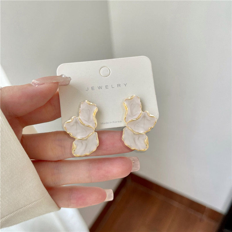 S925 silver needle three-leaf petal stud earrings are fashionable and versatile, temperament earrings are niche and unique, light luxury, and high-end earrings for women