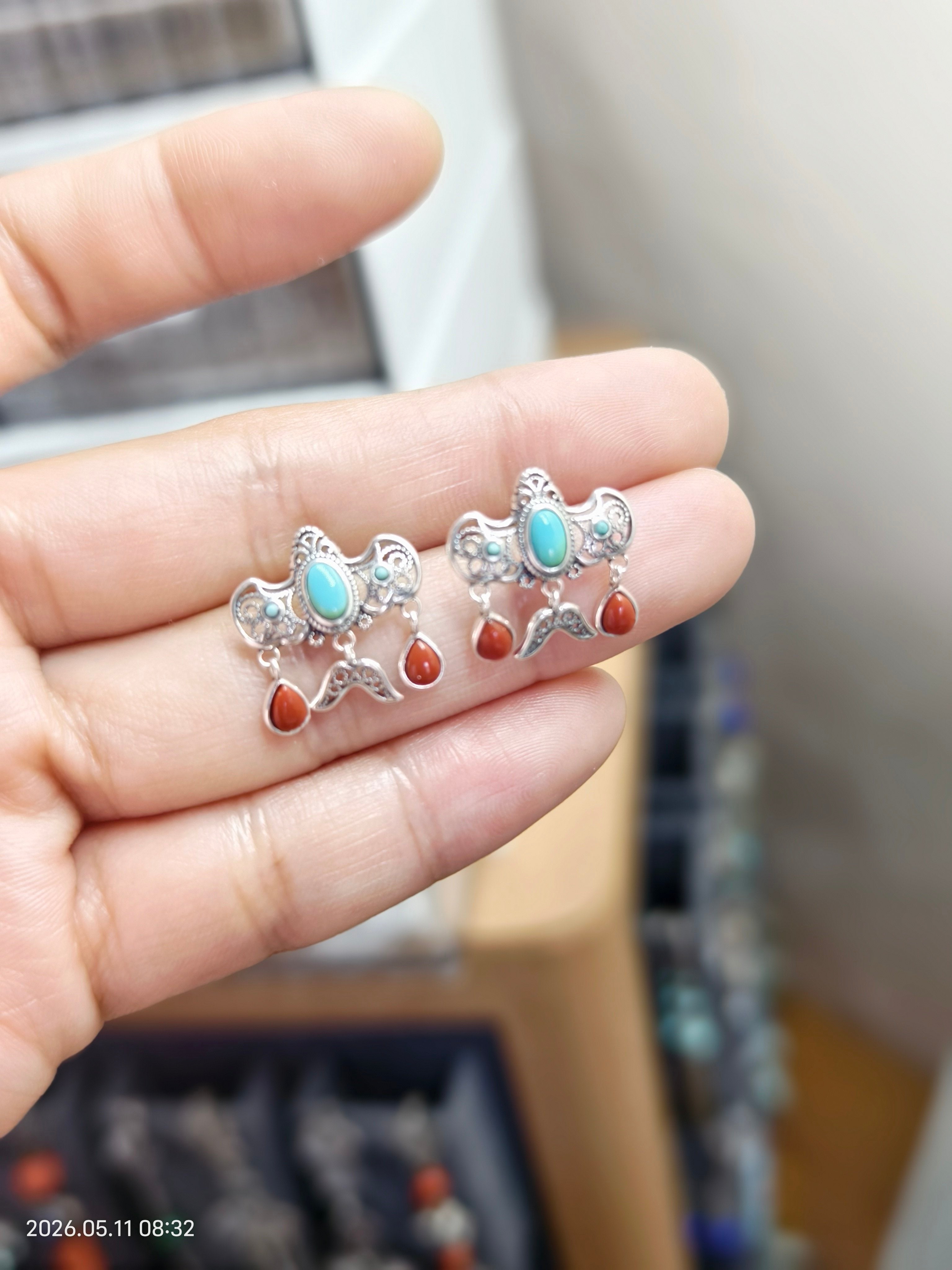 S925 pure silver natural turquoise stud earrings for women, vintage ethnic style earrings, and ear hooks with a niche and sophisticated design