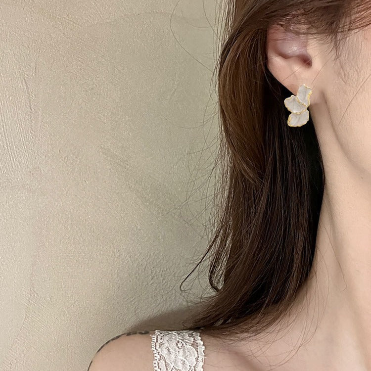 S925 silver needle three-leaf petal stud earrings are fashionable and versatile, temperament earrings are niche and unique, light luxury, and high-end earrings for women