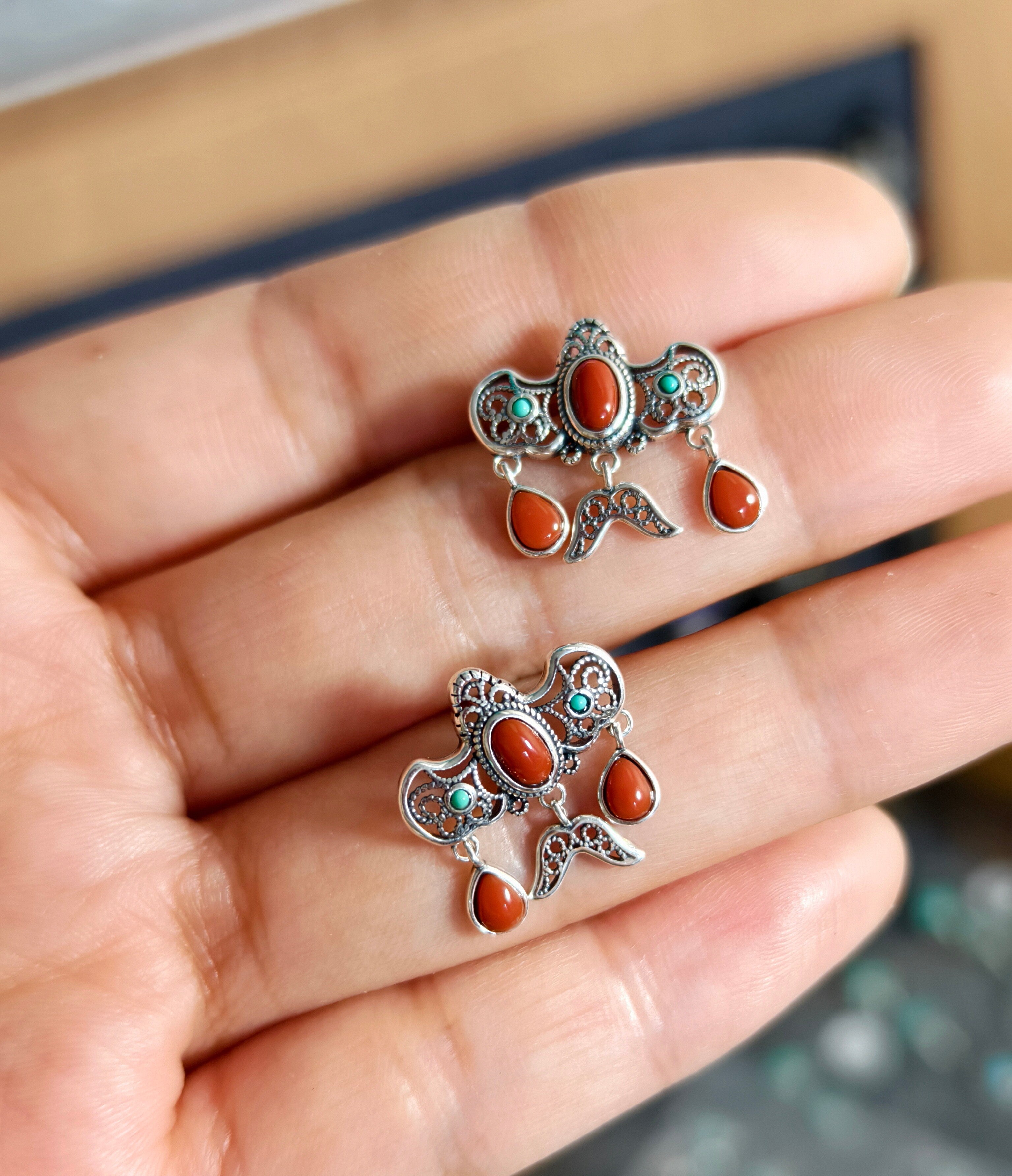 S925 pure silver natural turquoise stud earrings for women, vintage ethnic style earrings, and ear hooks with a niche and sophisticated design