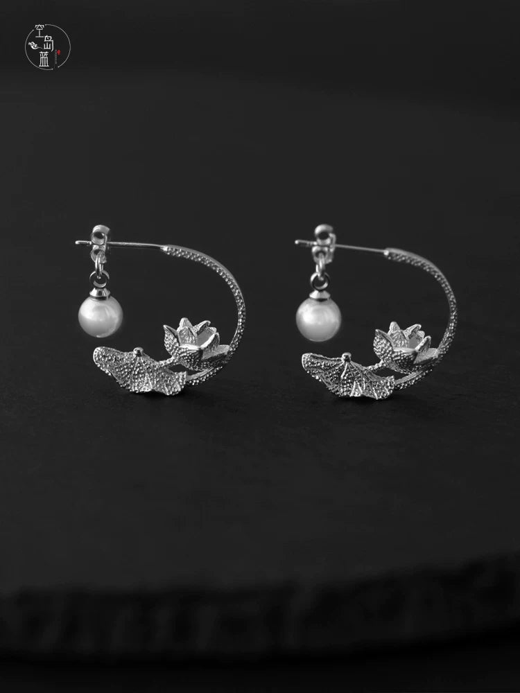 Qingsi Hongyan Sky Island Blue 925 silver artistic fresh Chinese half-moon lotus pearl earrings elegant ancient-style earrings