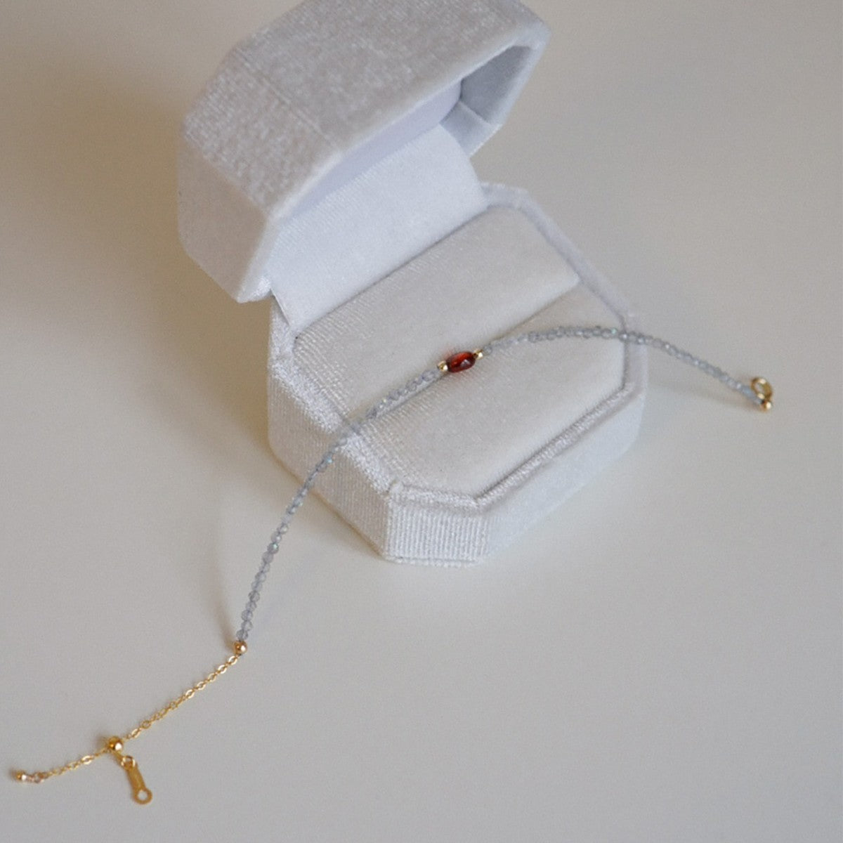 Original light luxury natural moonstone casual red agate bracelet, niche, high-end, exquisite layered 14k gold-plated bracelet