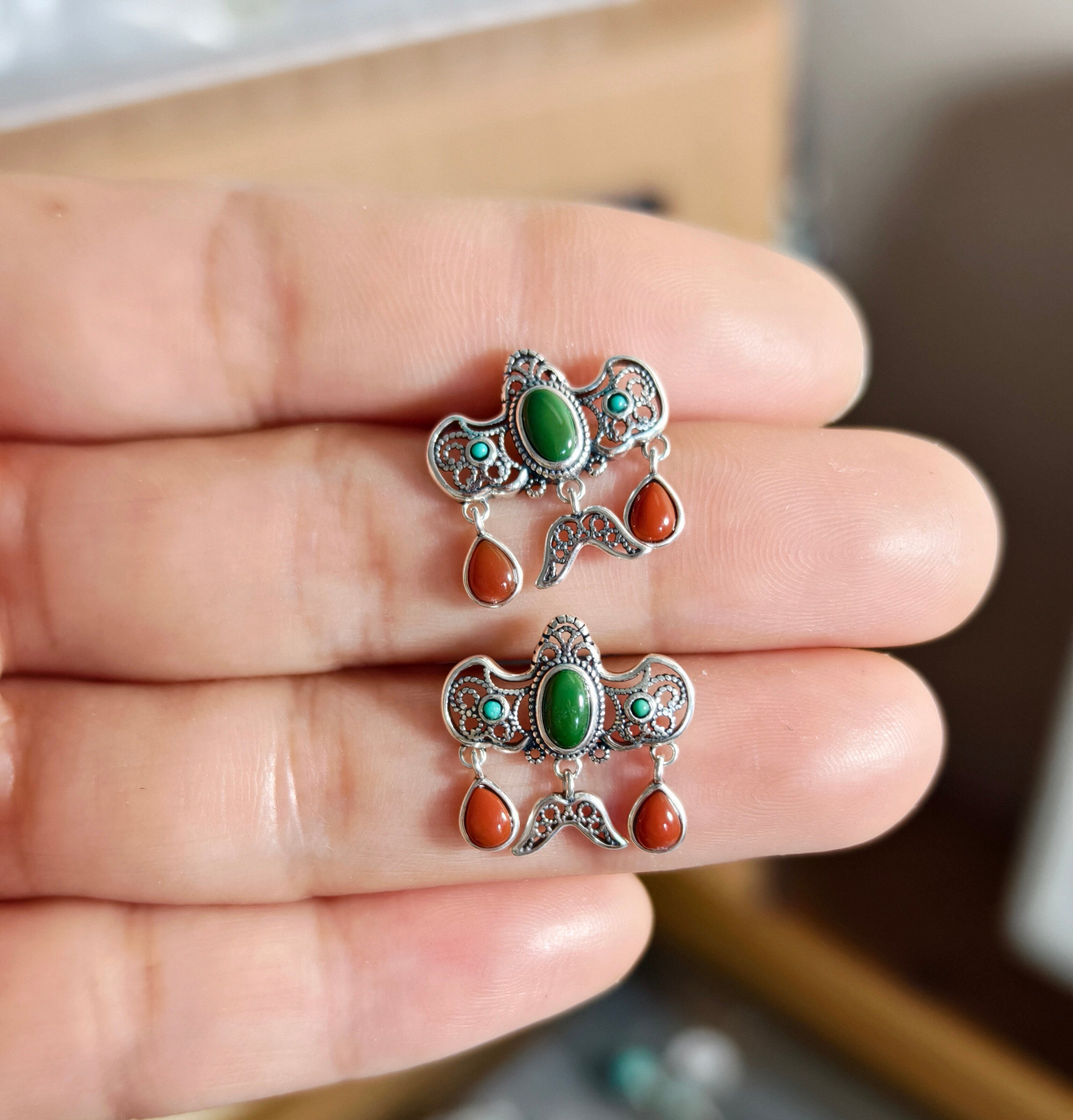 S925 pure silver natural turquoise stud earrings for women, vintage ethnic style earrings, and ear hooks with a niche and sophisticated design
