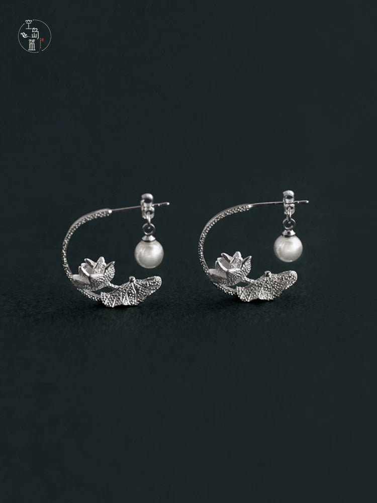 Qingsi Hongyan Sky Island Blue 925 silver artistic fresh Chinese half-moon lotus pearl earrings elegant ancient-style earrings
