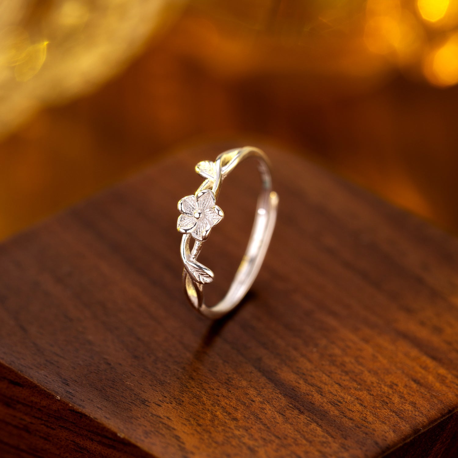 S925 sterling silver entwined floral ring, pastoral style, niche, artistic, fresh, sweet, and minimalist small floral adjustable ring