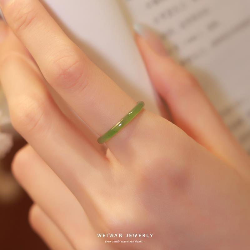 It is designed for the late wave point kiwi natural Hetian jade jasper spinach green jade ring plain circle jade ring niche design