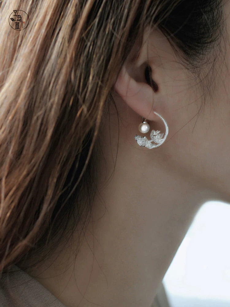 Qingsi Hongyan Sky Island Blue 925 silver artistic fresh Chinese half-moon lotus pearl earrings elegant ancient-style earrings