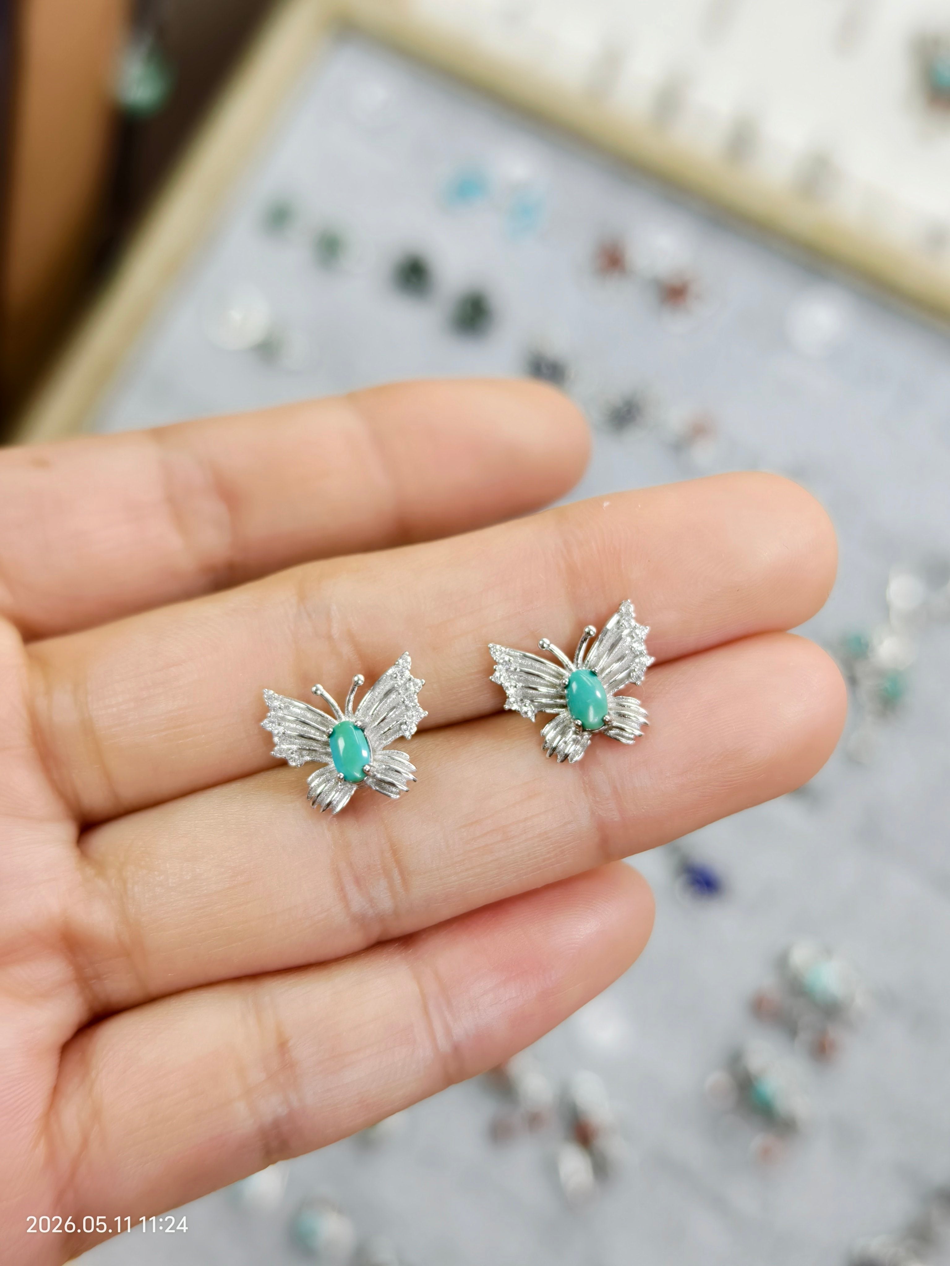 S925 pure silver natural turquoise stud earrings for women, vintage ethnic style earrings, and ear hooks with a niche and sophisticated design