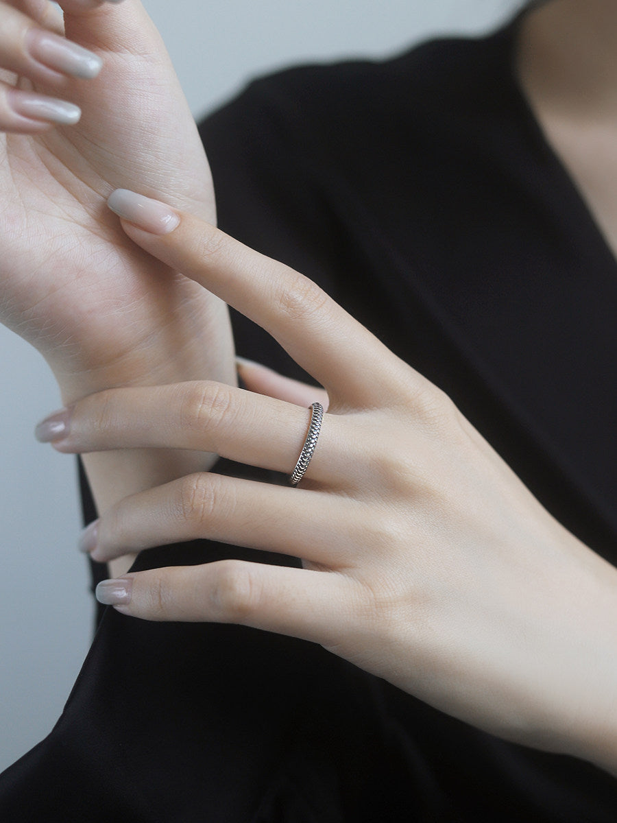 Veinsbrick "Reverse Scale" Retro Aged Sterling Silver S925 Men's and Women's Closed Rings