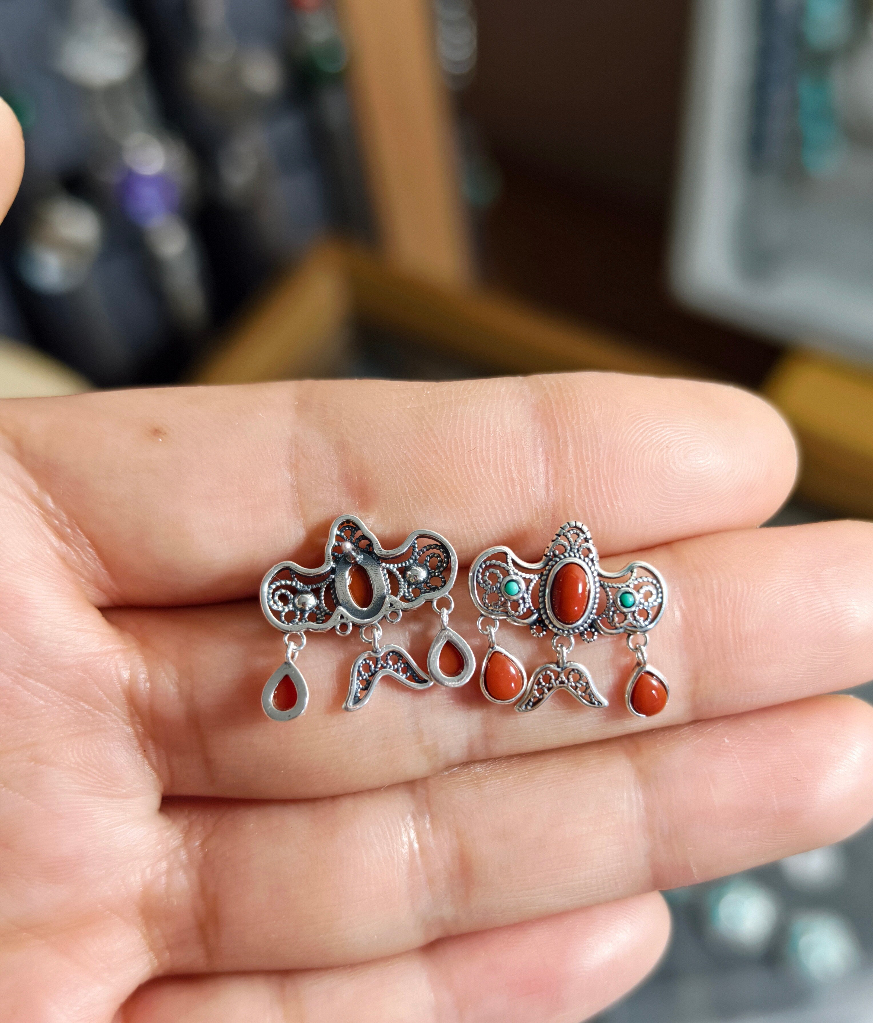 S925 pure silver natural turquoise stud earrings for women, vintage ethnic style earrings, and ear hooks with a niche and sophisticated design