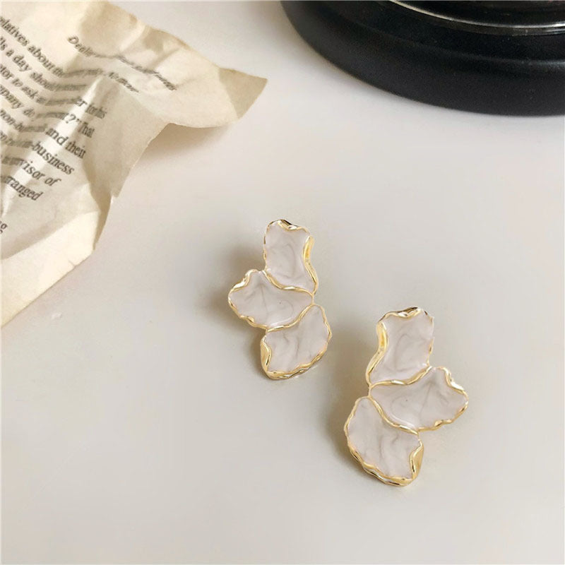 S925 silver needle three-leaf petal stud earrings are fashionable and versatile, temperament earrings are niche and unique, light luxury, and high-end earrings for women