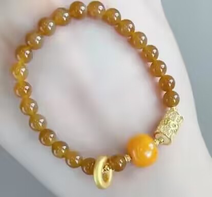 Xiaohongshu bestseller: Caramel-colored beeswax bracelet, stone music pendant, Chinese style, elegant niche design