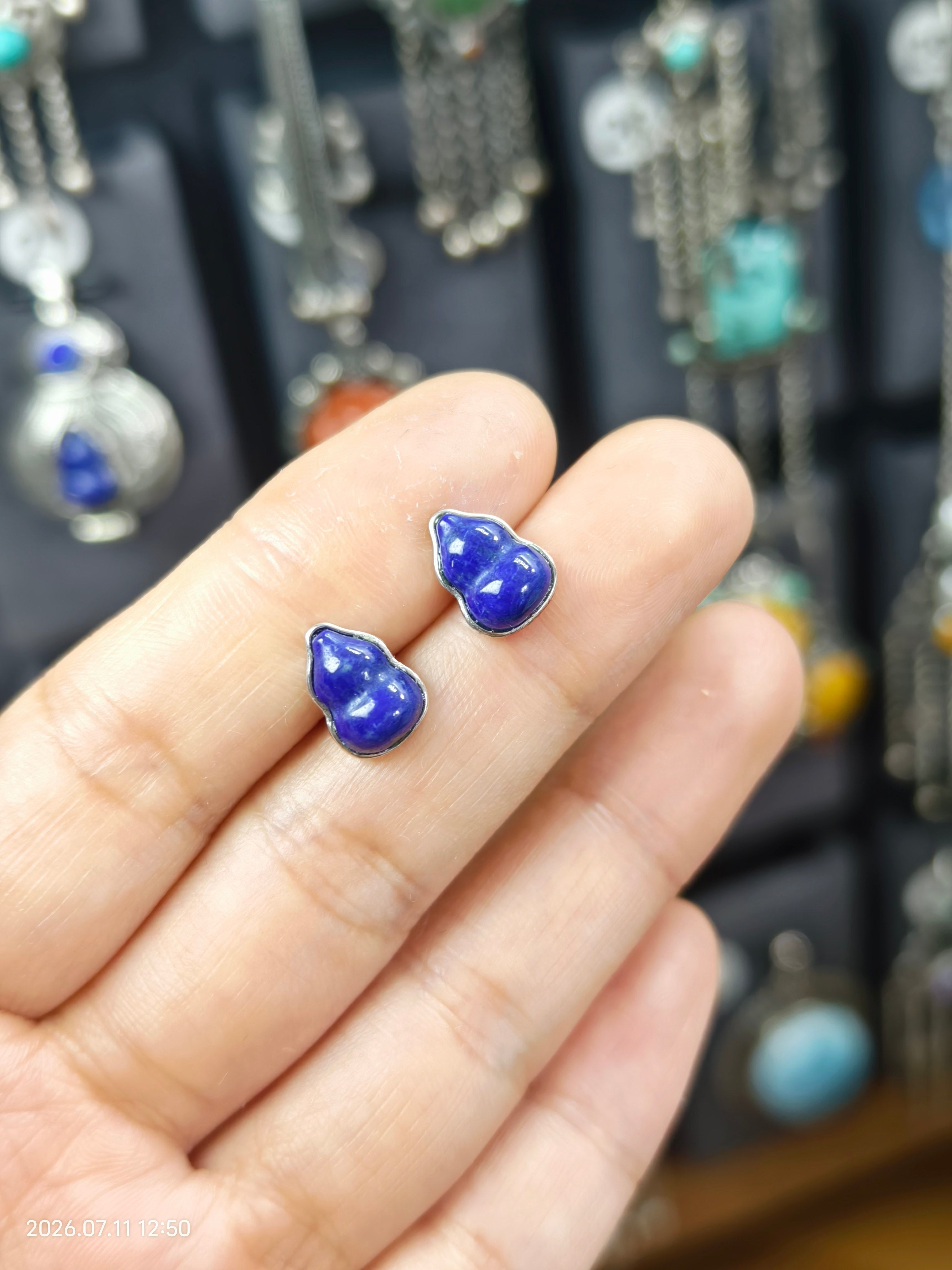 S925 pure silver natural turquoise stud earrings for women, vintage ethnic style earrings, and ear hooks with a niche and sophisticated design