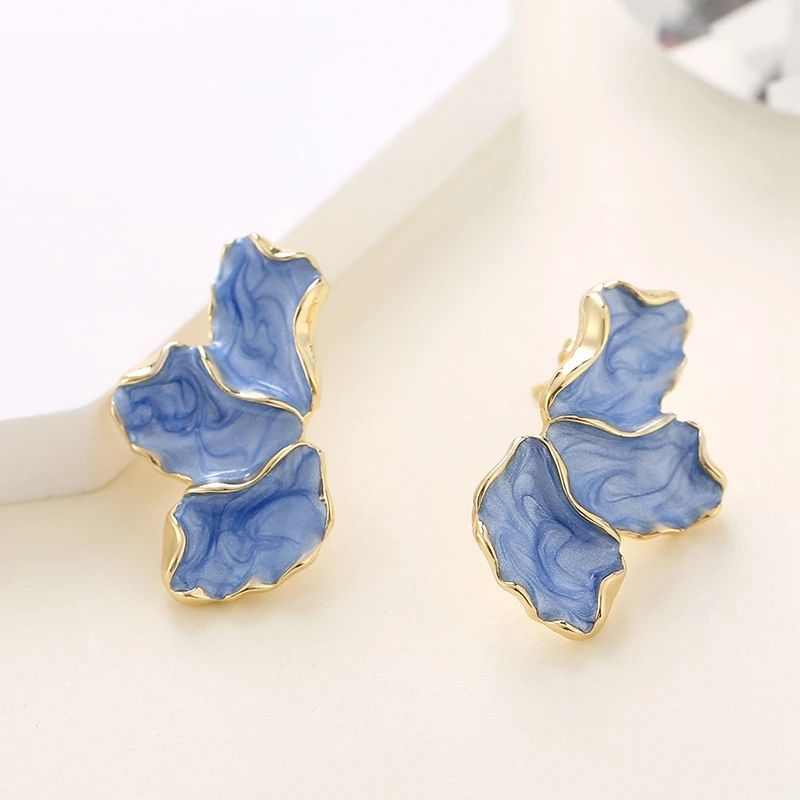 S925 silver needle three-leaf petal stud earrings are fashionable and versatile, temperament earrings are niche and unique, light luxury, and high-end earrings for women
